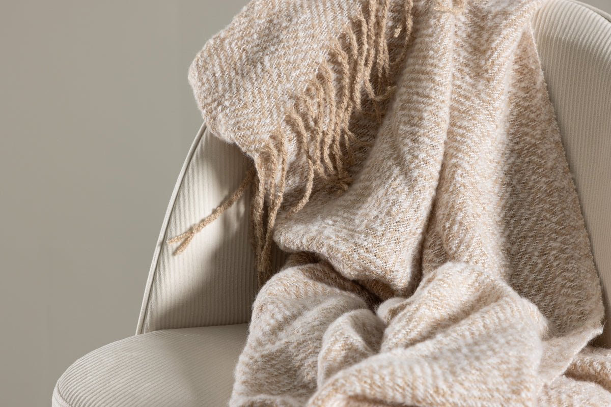 Bedspread Velora Beige – 170×130 cm with fringes & textured weave