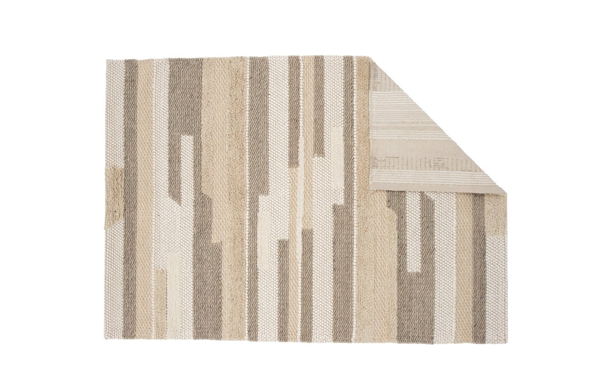 Carpet Lia – with knot structure and wool fringes