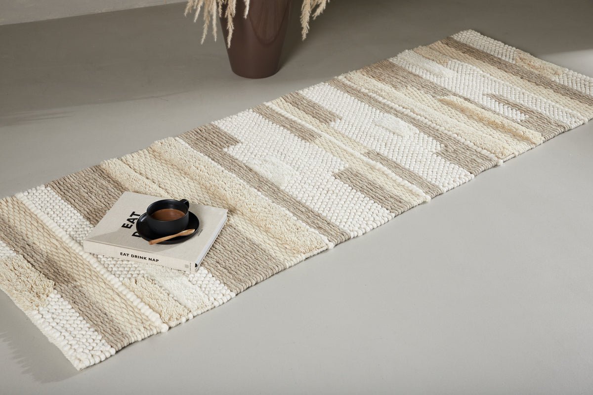 Carpet Lia – with knot structure and wool fringes