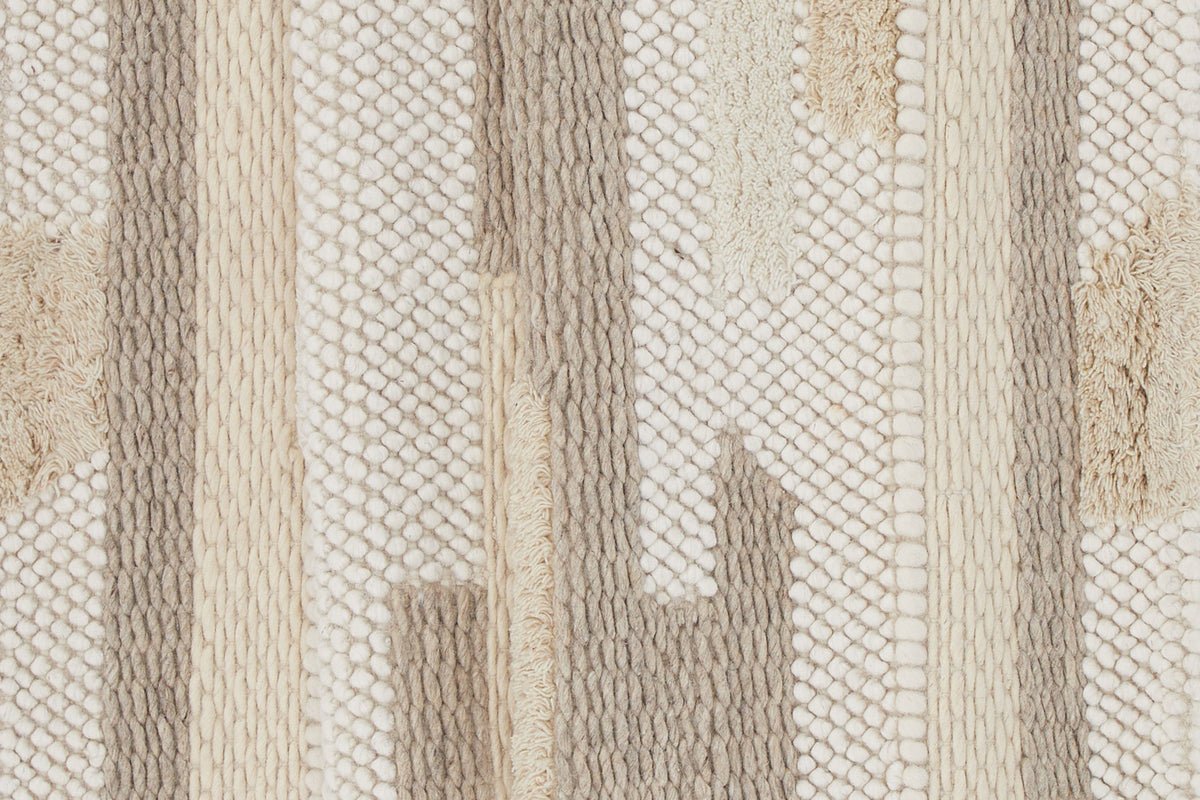 Carpet Lia – with knot structure and wool fringes