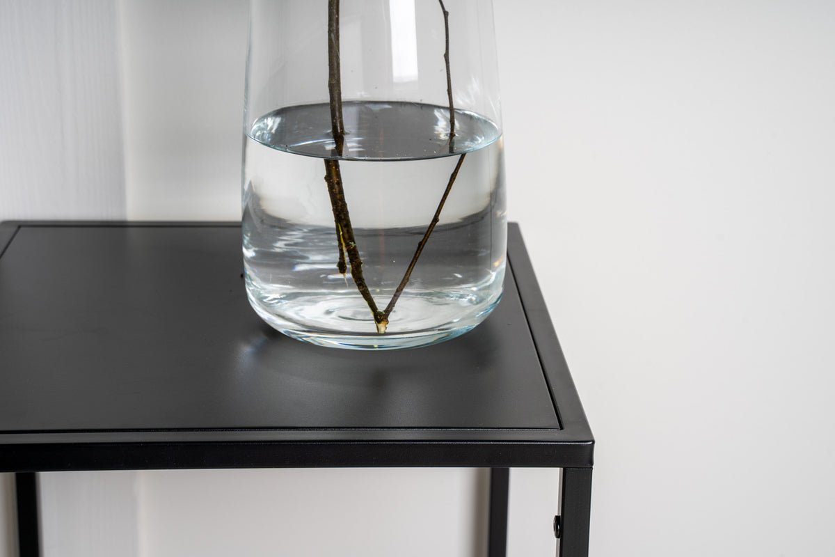 Side table Konsti – in two sizes in White & Black