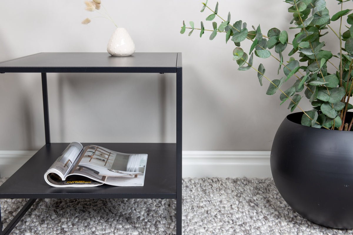 Side table Konsti – in two sizes in White & Black