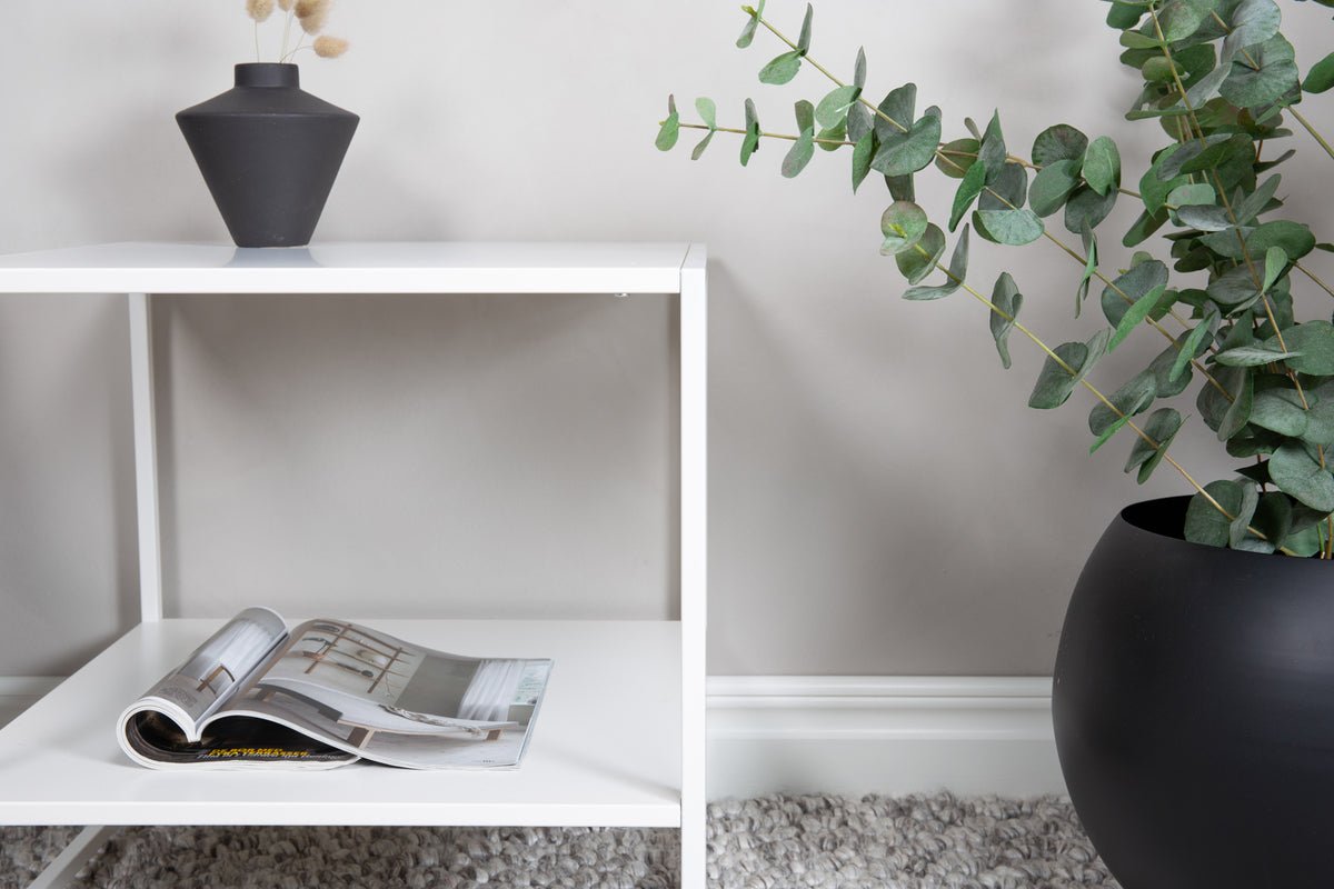 Side table Konsti – in two sizes in White & Black