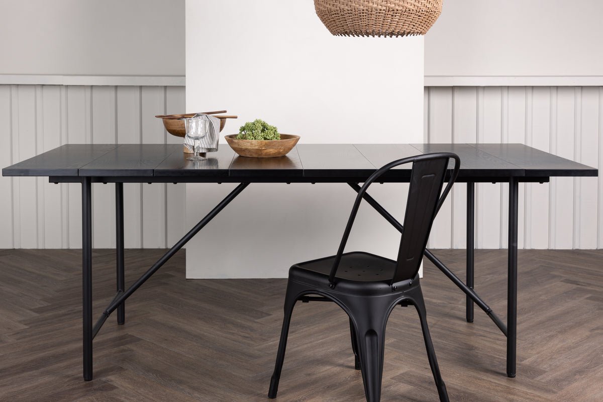 Dining table Sorai - combines clean lines with modern elegance