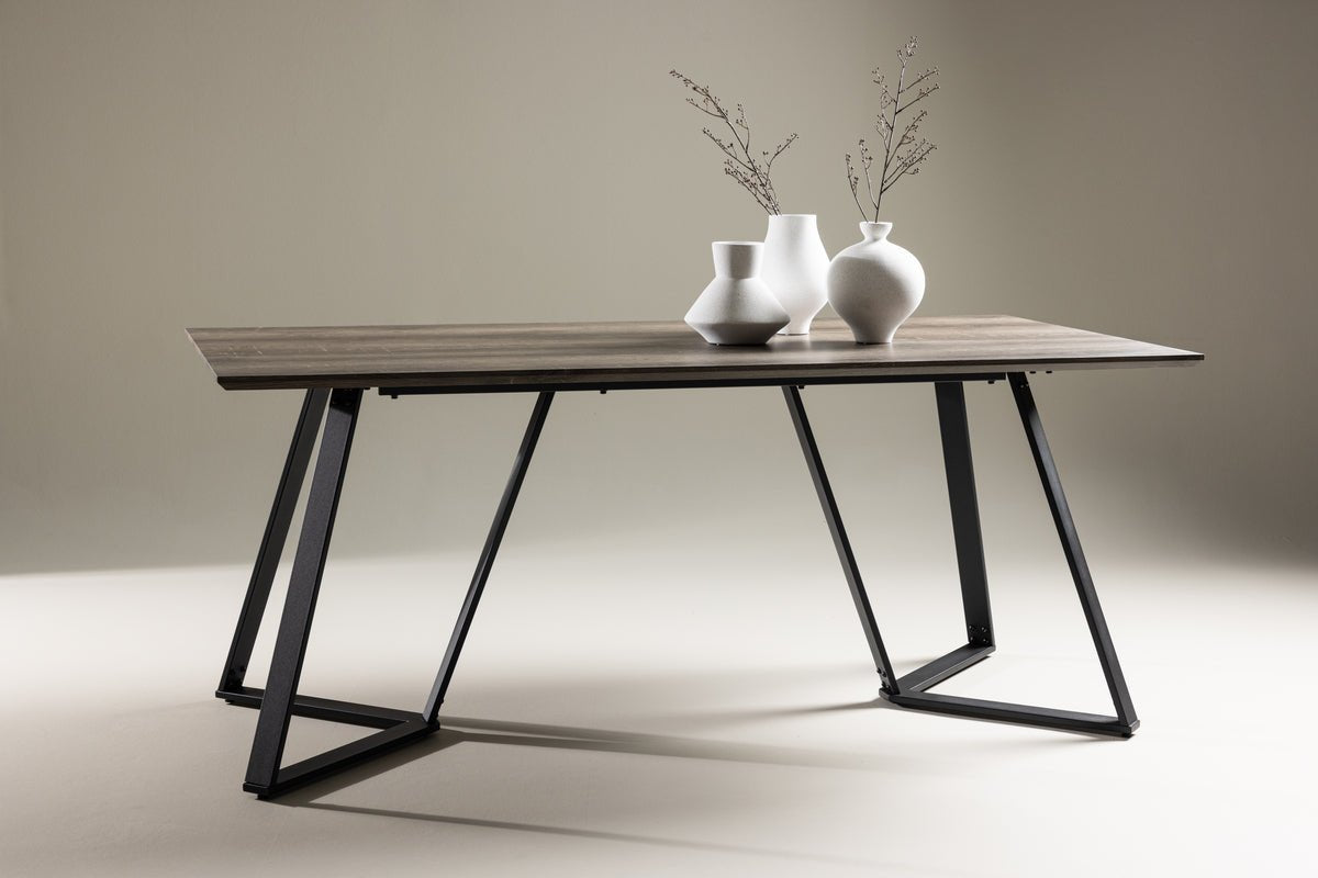 Dining table Waka - the decorative metal legs set a stylish accent