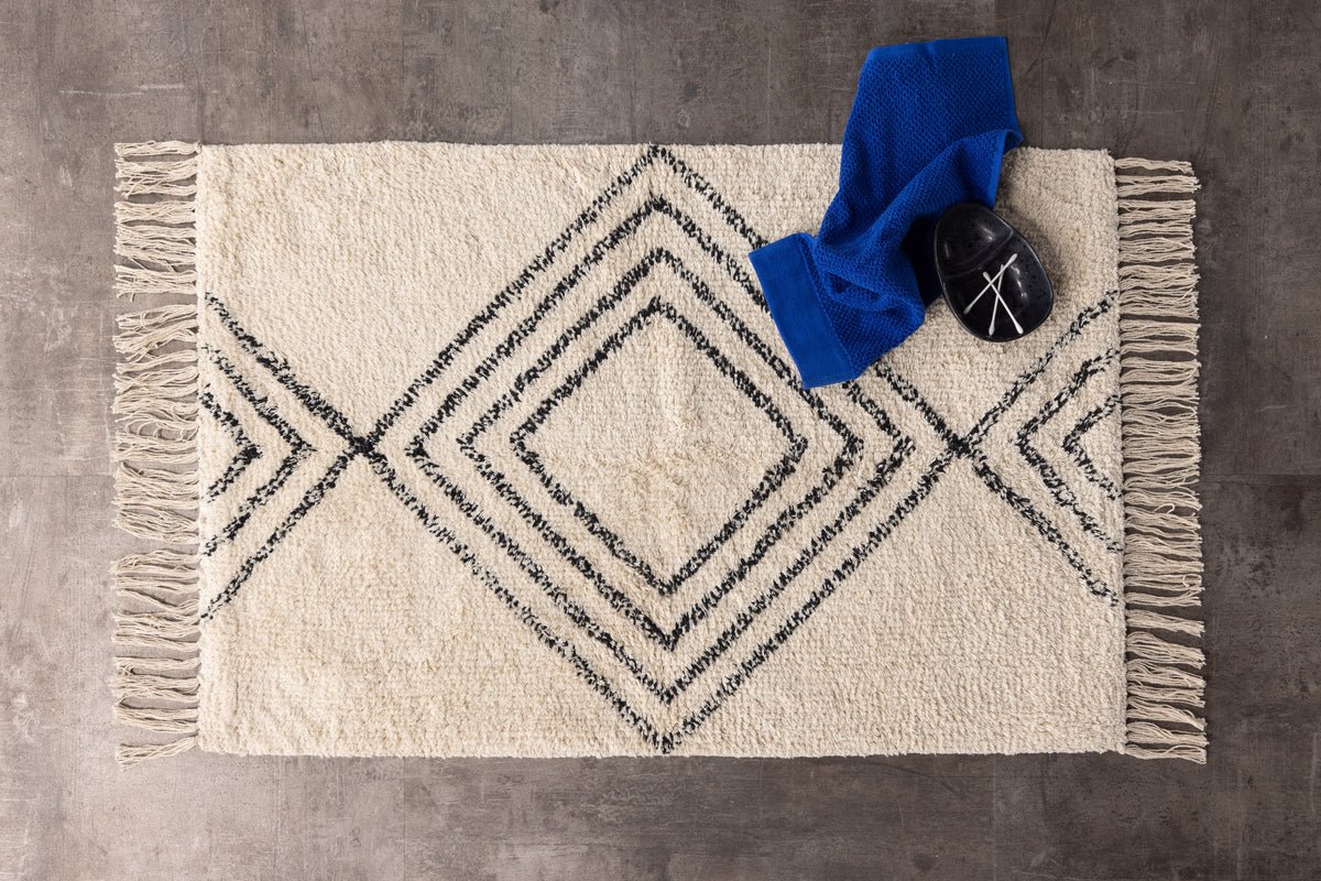 Bath Mat Ubud - in Black and White Design made of Absorbent Cotton