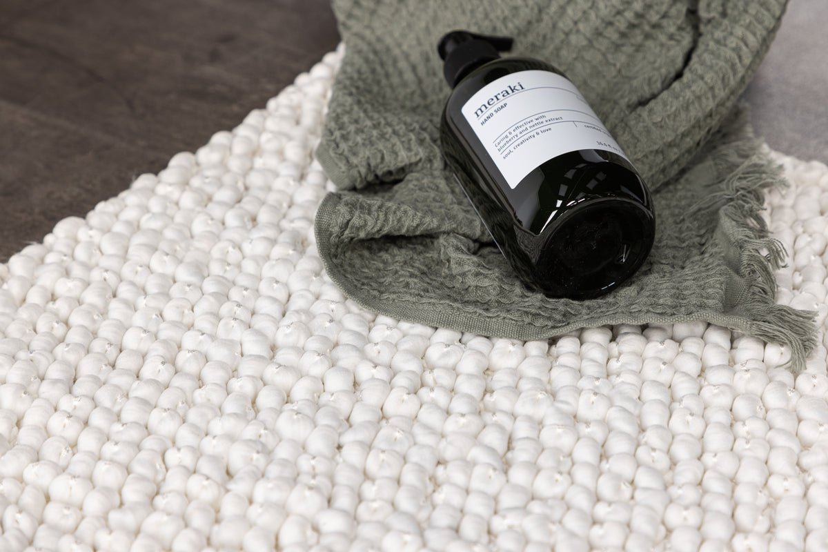 Bath mat Lembongan - in clear White or Black