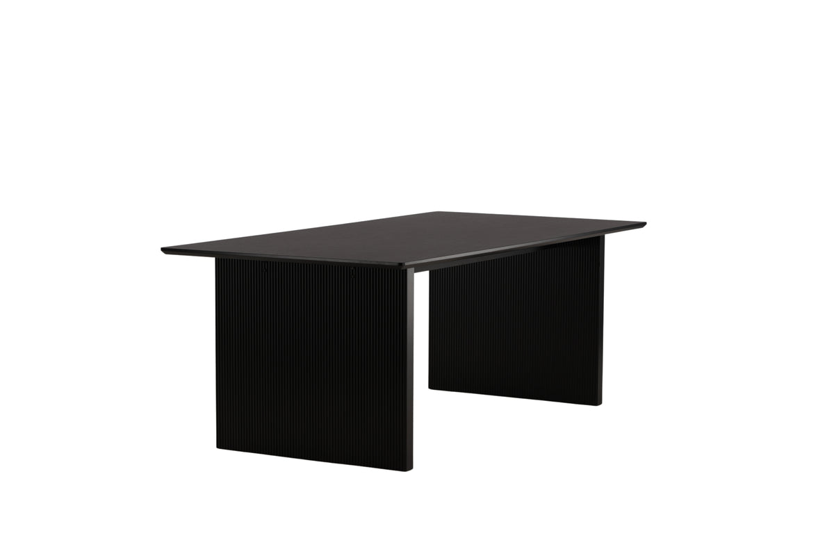 Dining table Thelia - in a straightforward Nordic design