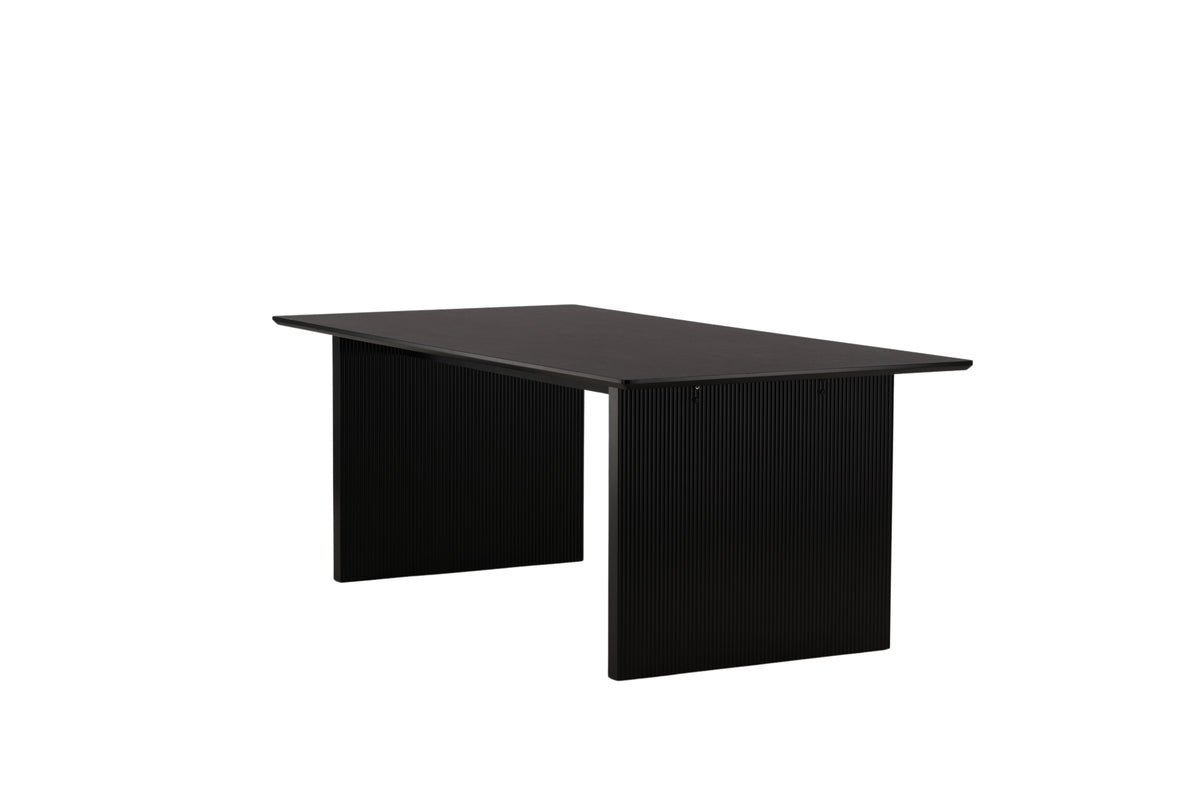 Dining table Thelia - in a straightforward Nordic design