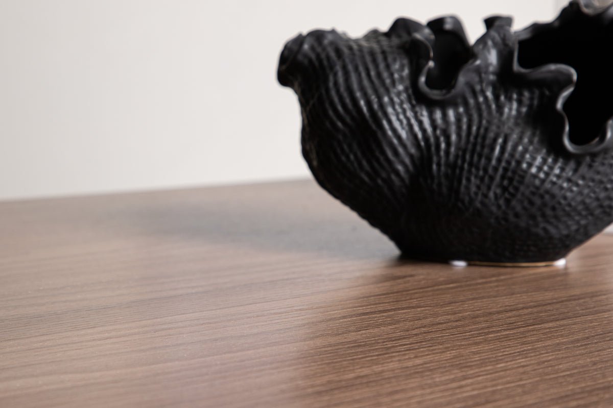 Dining table Elani - combines classic design with modern lightness