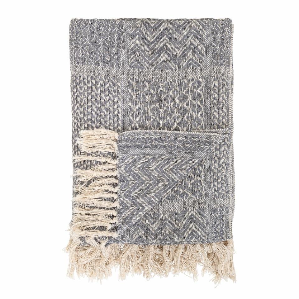 Ahora Throw Blanket – Gray, made from recycled cotton