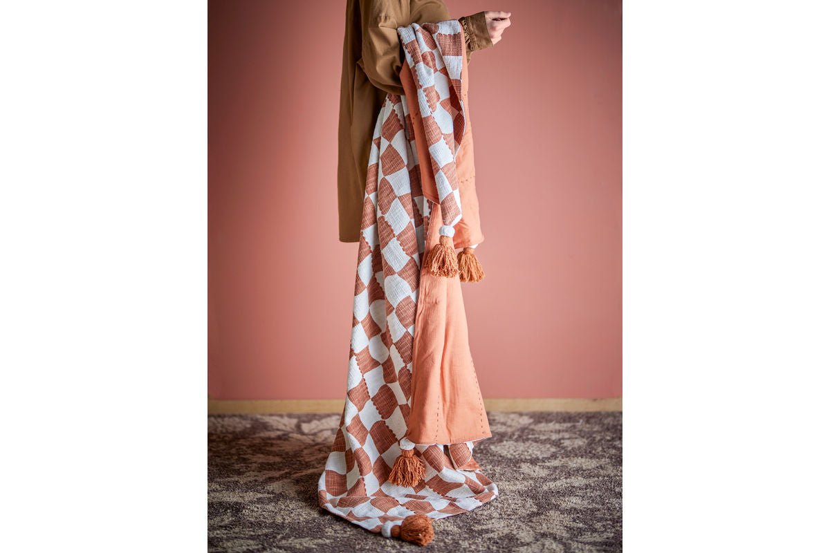 Maru Bedspread – Graphic Checkered Pattern in Brown and White