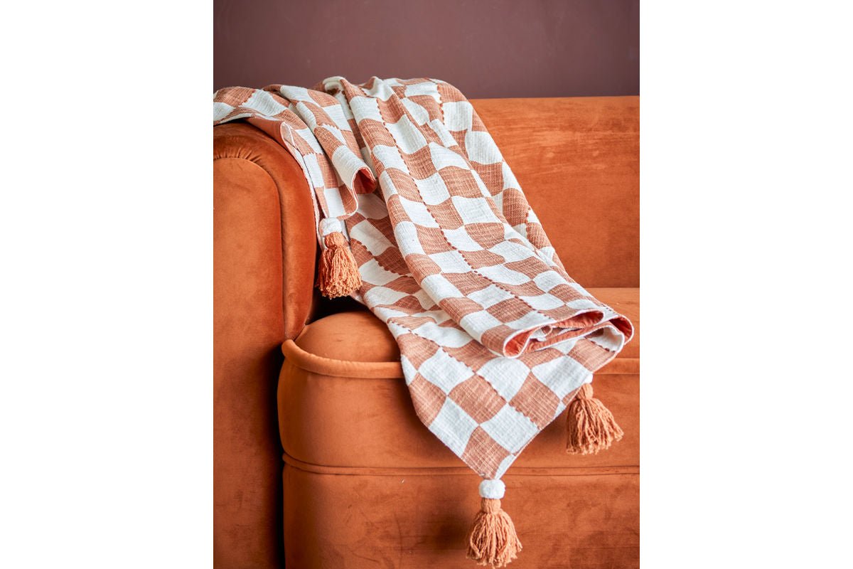 Maru Bedspread – Graphic Checkered Pattern in Brown and White