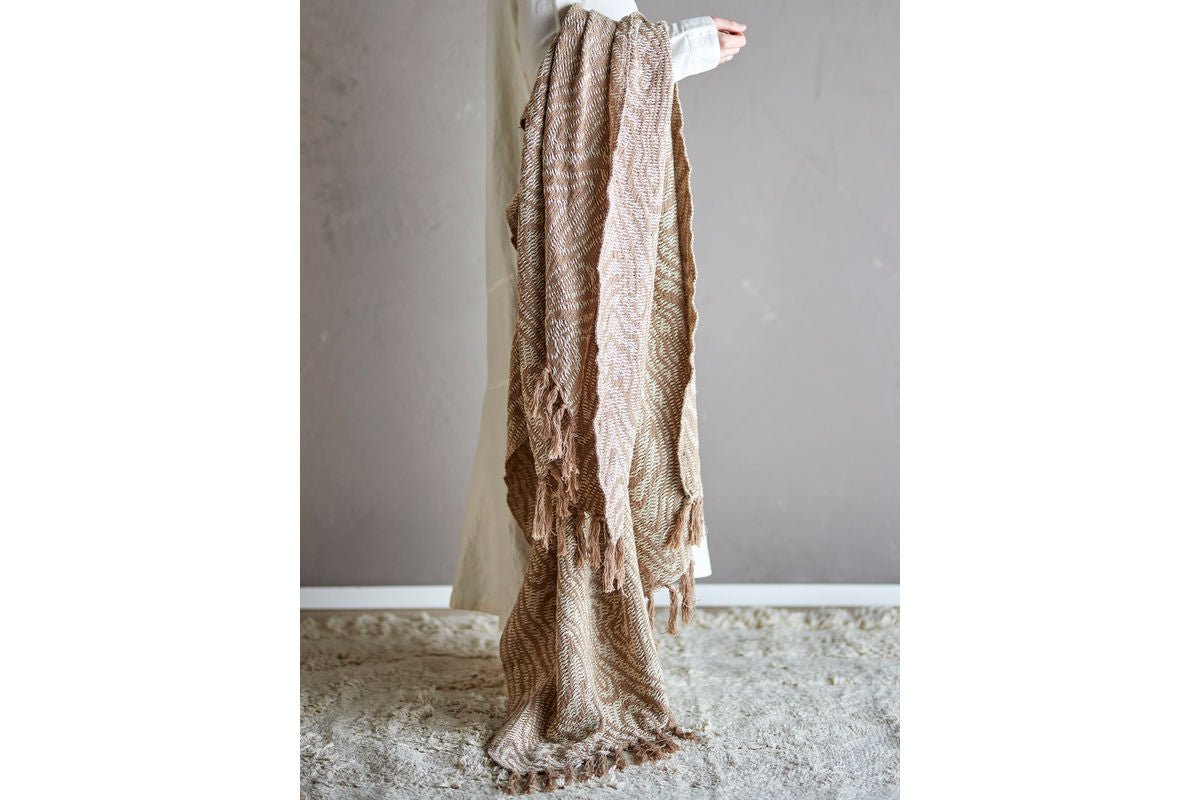 Tagesdecke Sanda – Organisches Muster in Braun