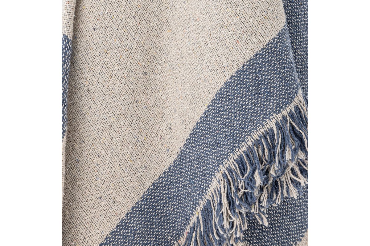 Noah Bedspread – Graphic Design in Blue made from Recycled Cotton