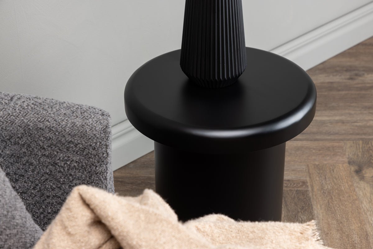 Side table Santana – in Black with round shape