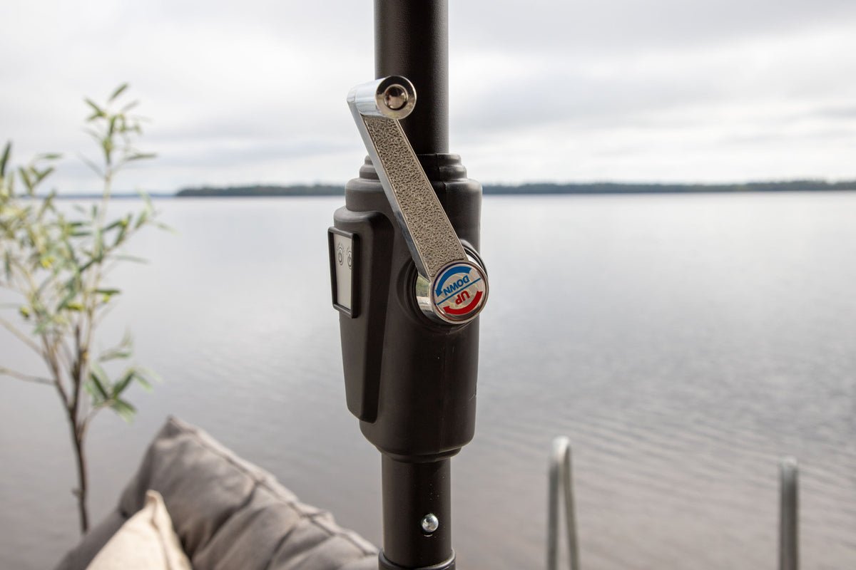 Sonnenschirm Lightning – Ø270 cm in wahlweise Schwarz oder Grau