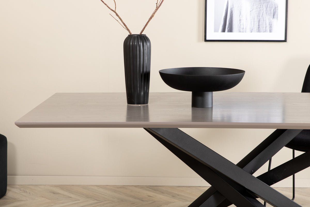 Dining Table Aoraki - with modern elegance and clean lines