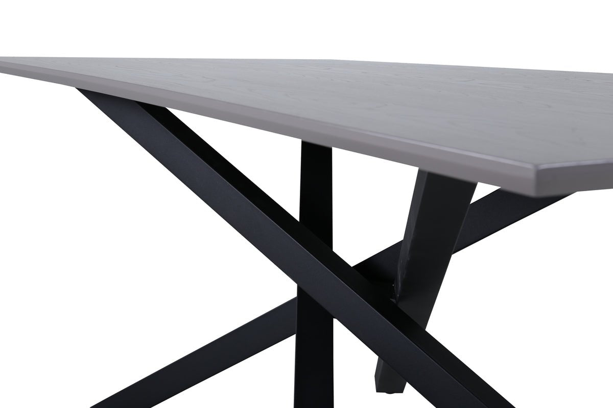 Dining Table Aoraki - with modern elegance and clean lines