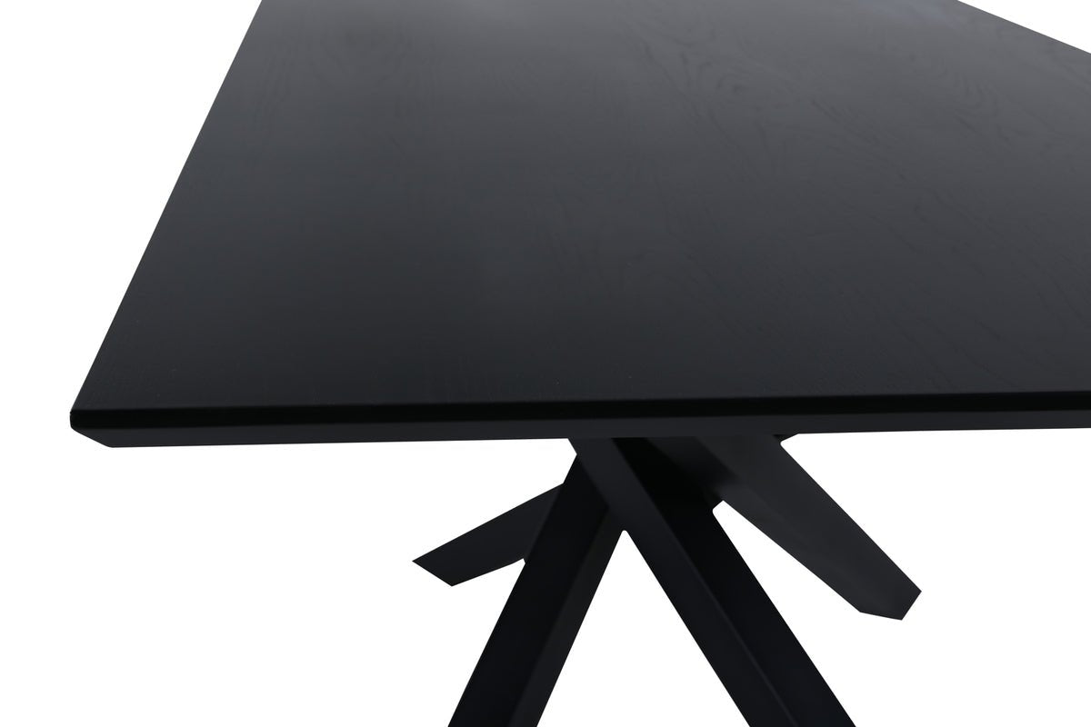 Dining Table Aoraki - with modern elegance and clean lines