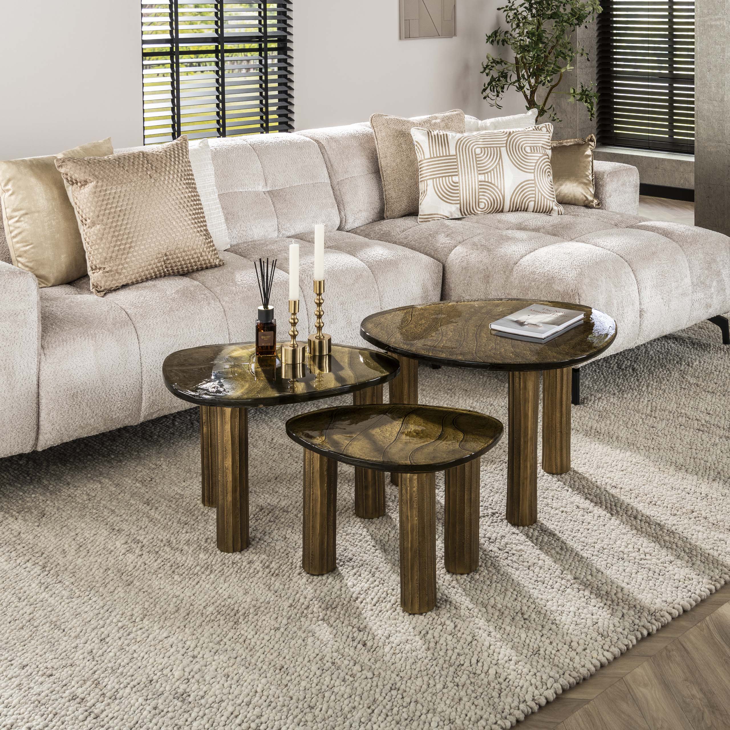 Couchtisch Elysium - Größe S in Antikkupfer oder Antikgold mit Gussglas