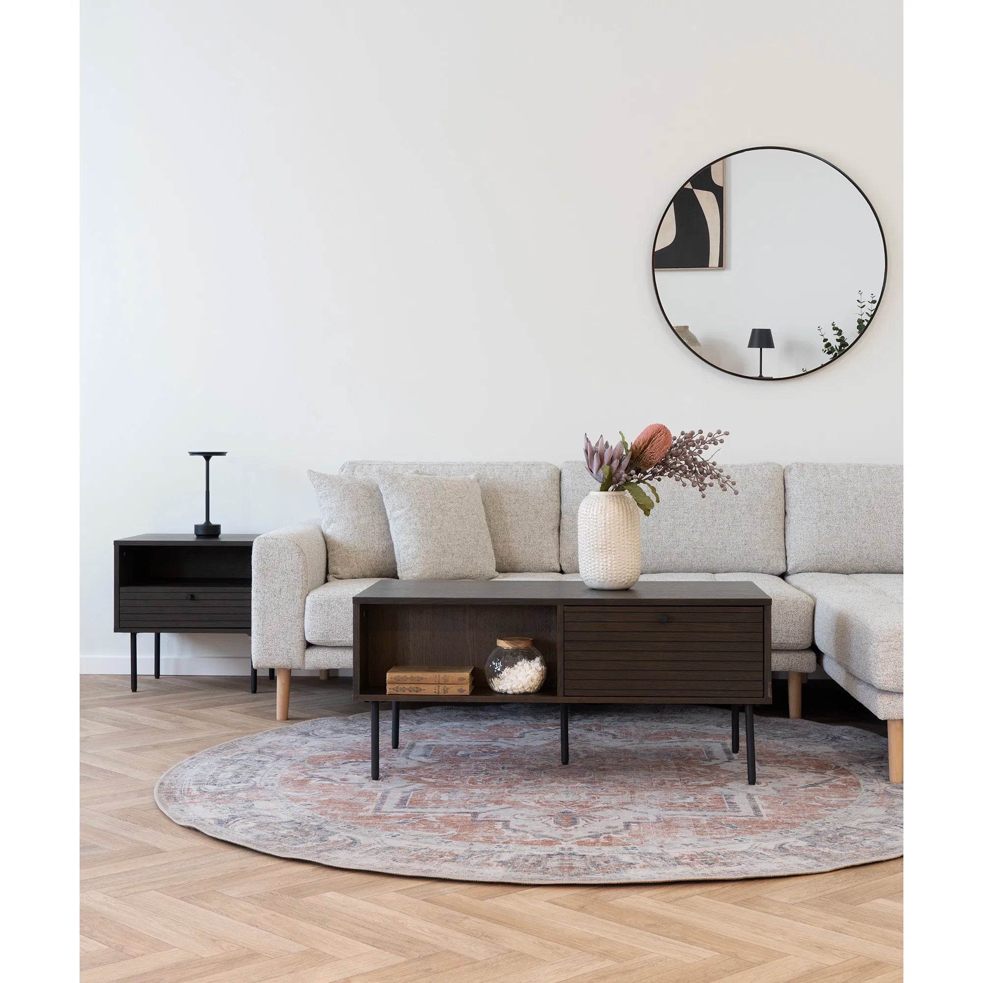 Spiegel Cirano – Round design with black aluminum frame (Ø60 cm)