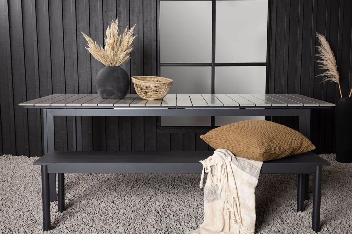 Garden table Kairen - perfect for sociable gatherings outdoors