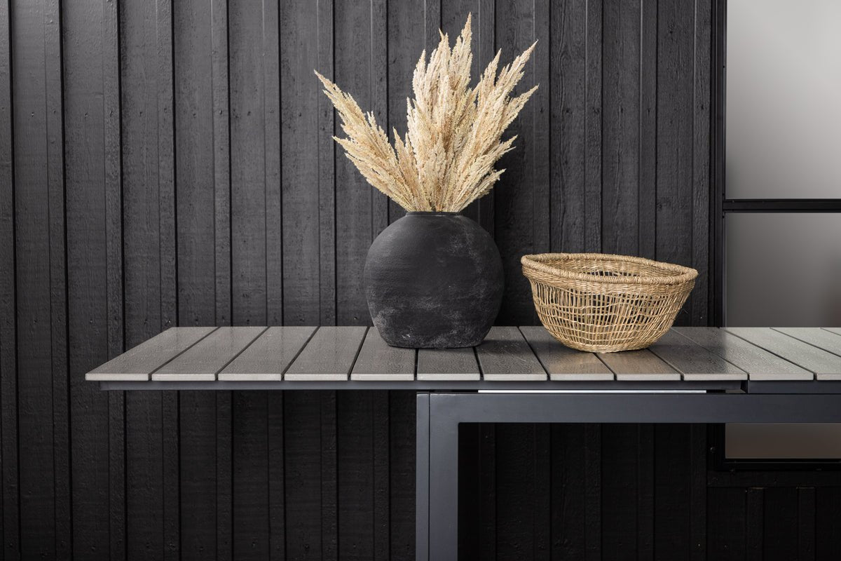 Garden table Kairen - perfect for sociable gatherings outdoors