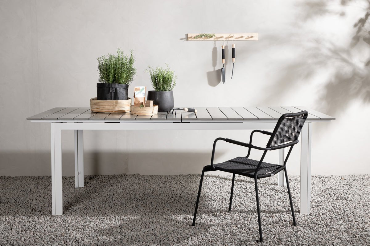 Garden table Kairen - perfect for sociable gatherings outdoors