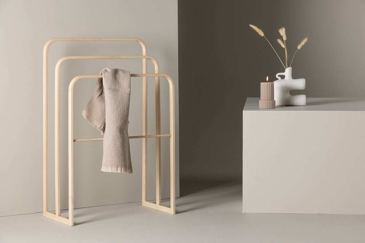 Wardrobe Orrin – Floor model in whitewash look with 3 levels