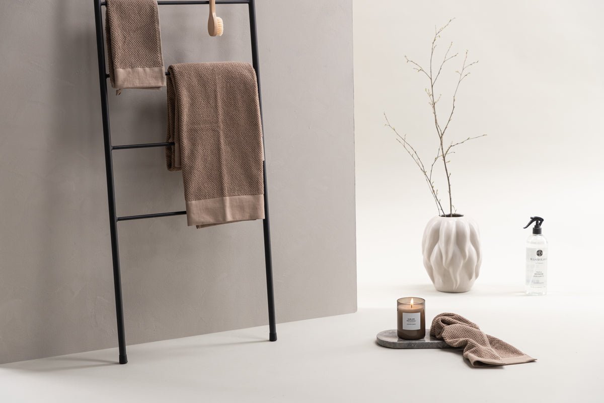 Towel ladder / wardrobe Lazaro – Minimalist design in Black