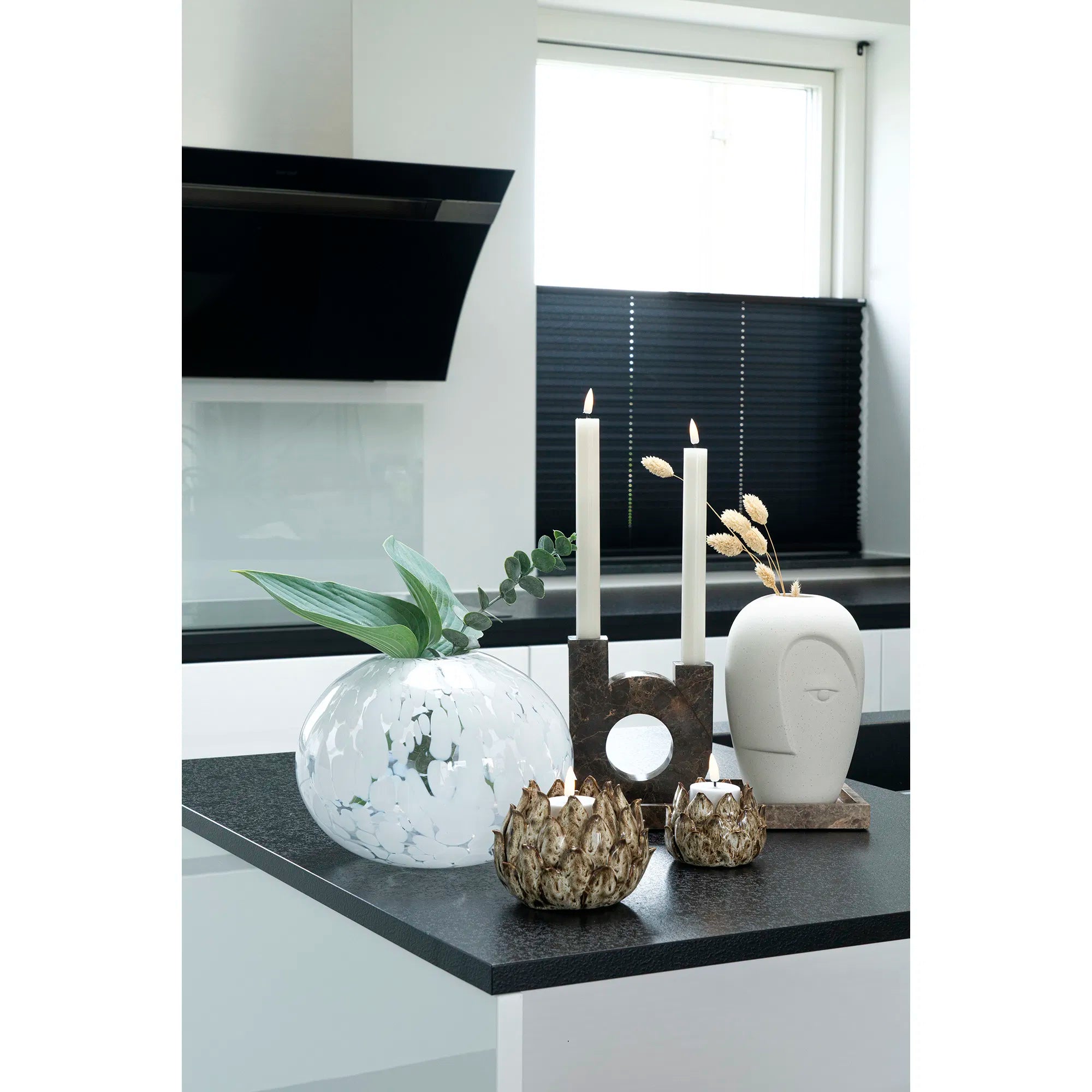 Vase "Elyra" – Sand-colored Ceramic Design