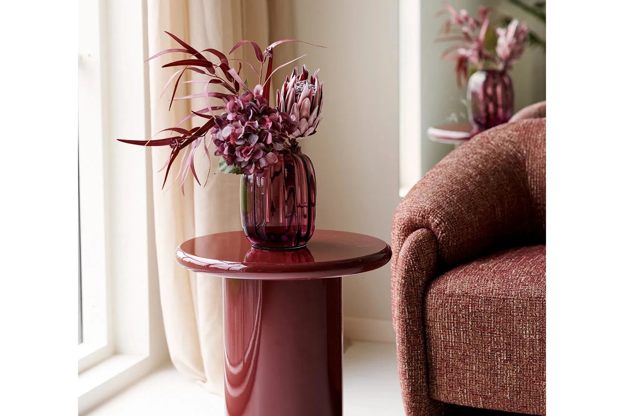 Vase Elvarin - elegant ceramic vase in red