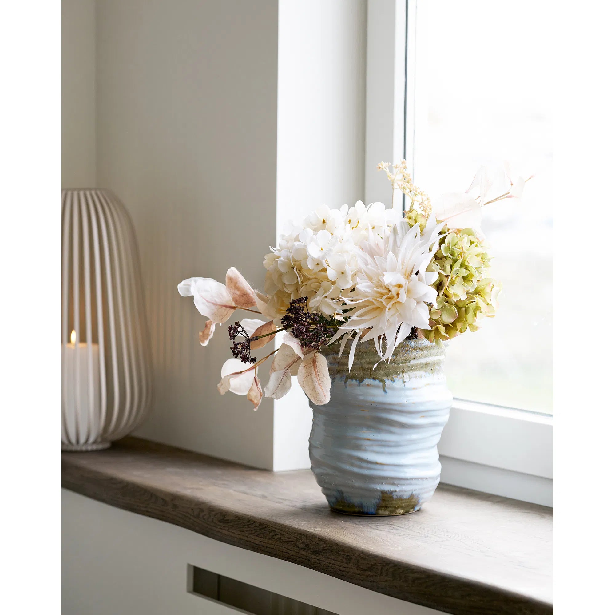 Vase Bravika - elegant ceramic vase in light blue