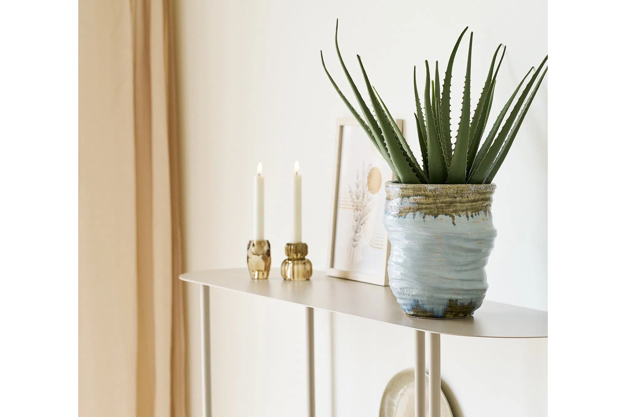 Vase Bravika - elegant ceramic vase in light blue