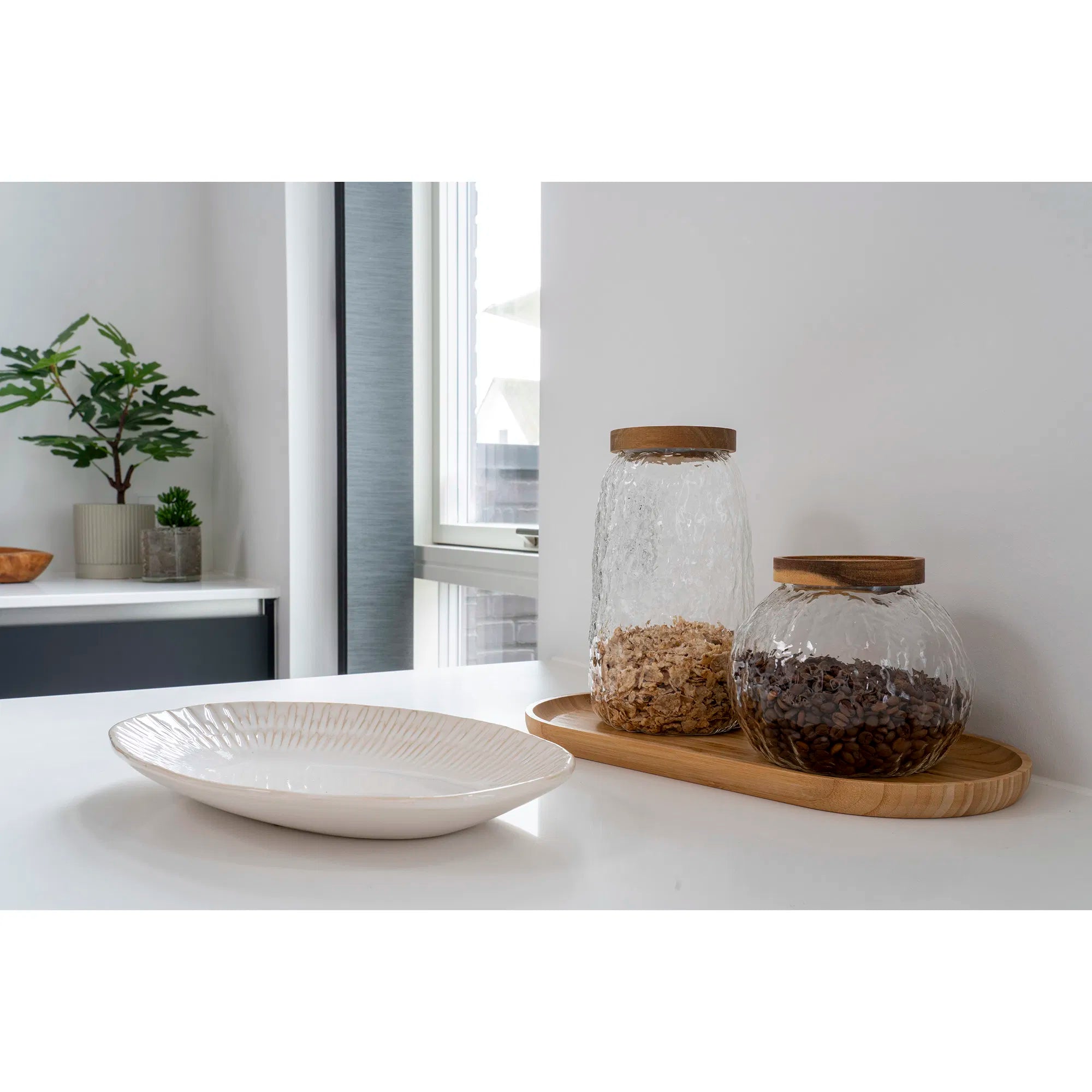 Tablet "Nayra" – White Ceramic Design
