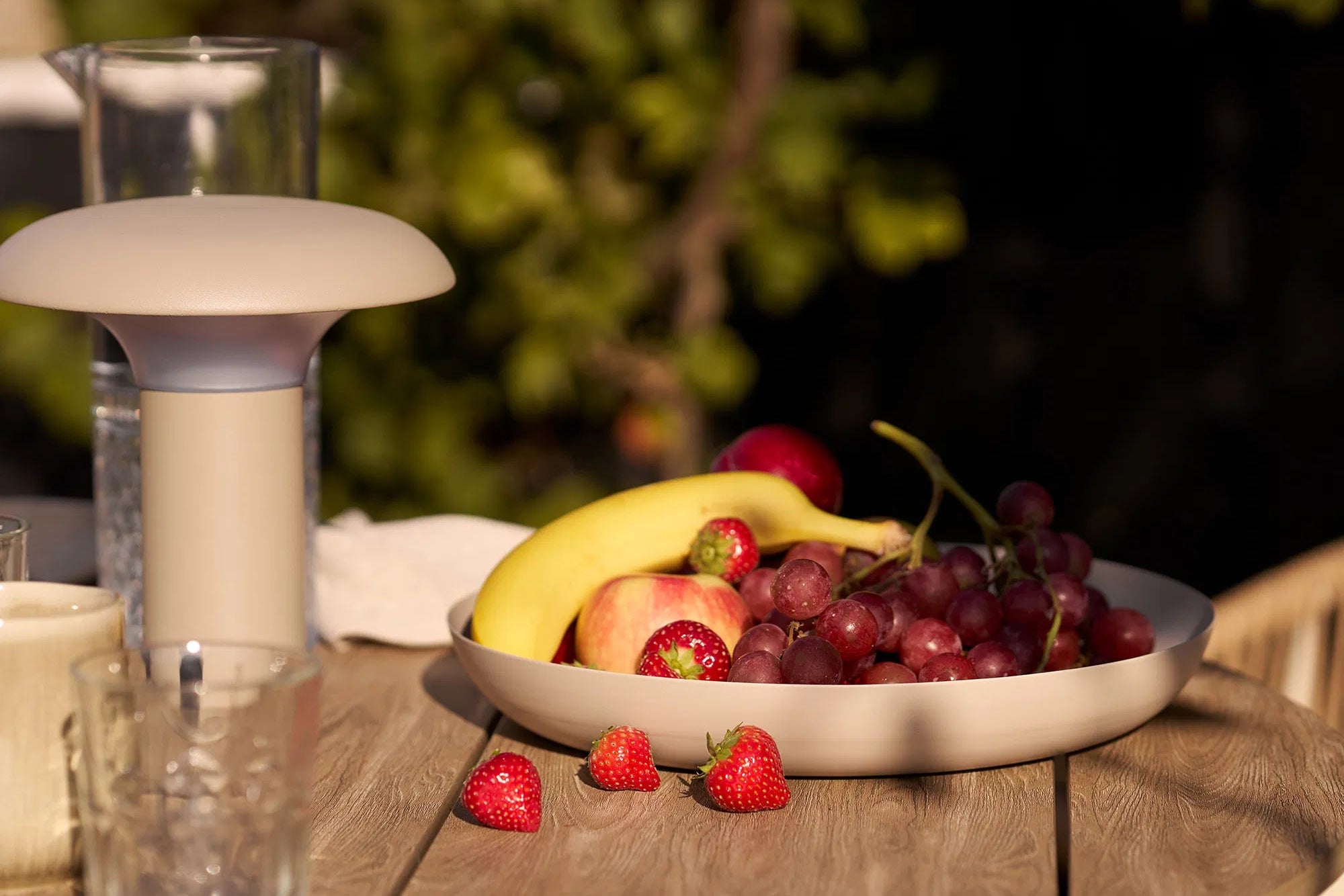 Serving Platter Eirvella – made of metal in beige