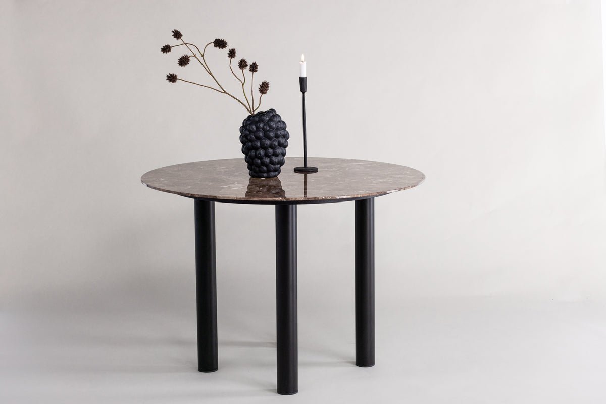 Dining table Compa - round dining table with metal legs and brown glass top