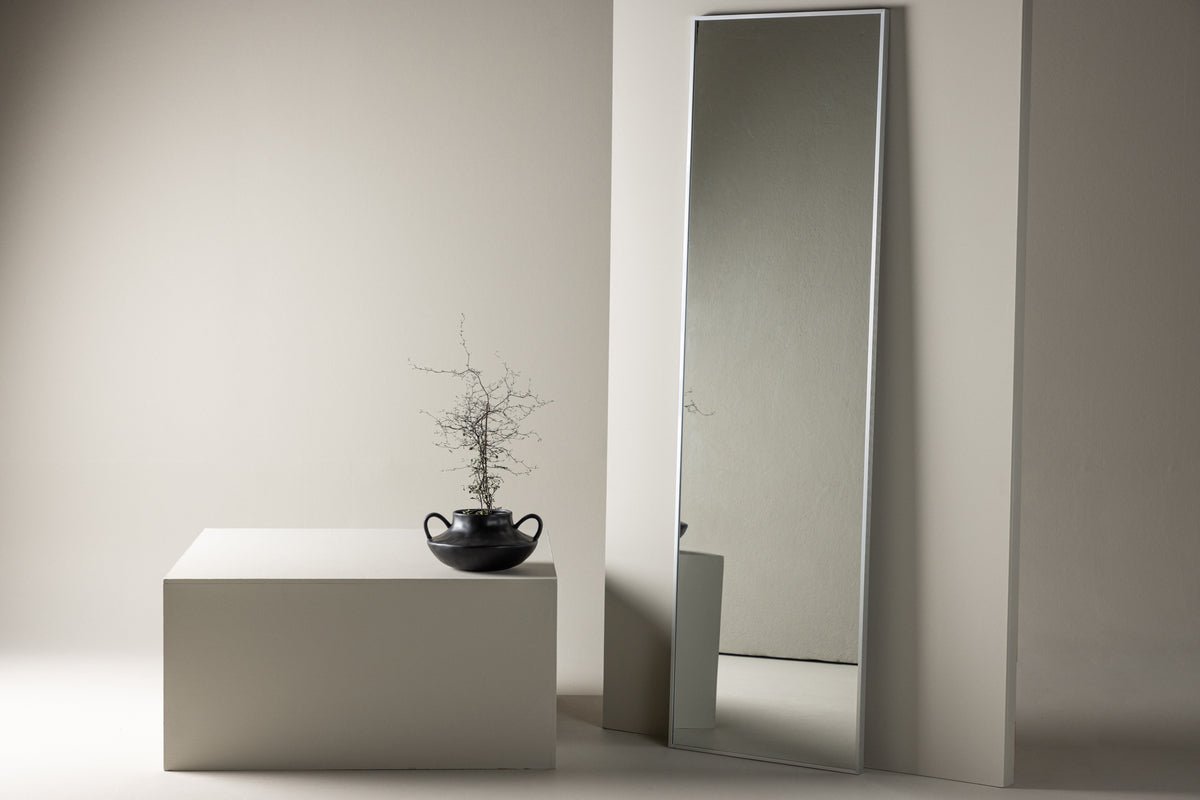 Mirror Madare – with silver-colored aluminum frame