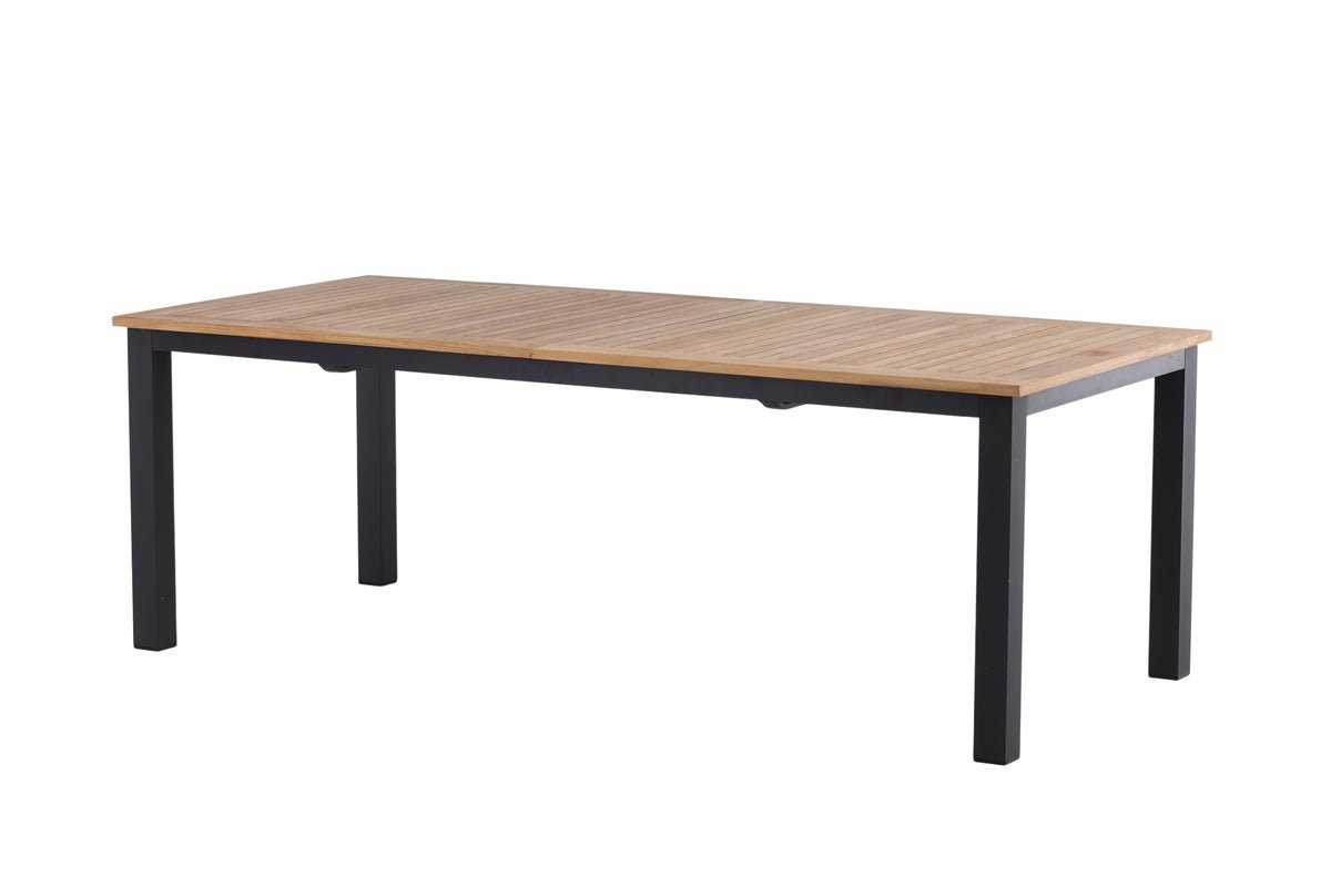 Garden table Lunea - an extendable dining table for outdoors