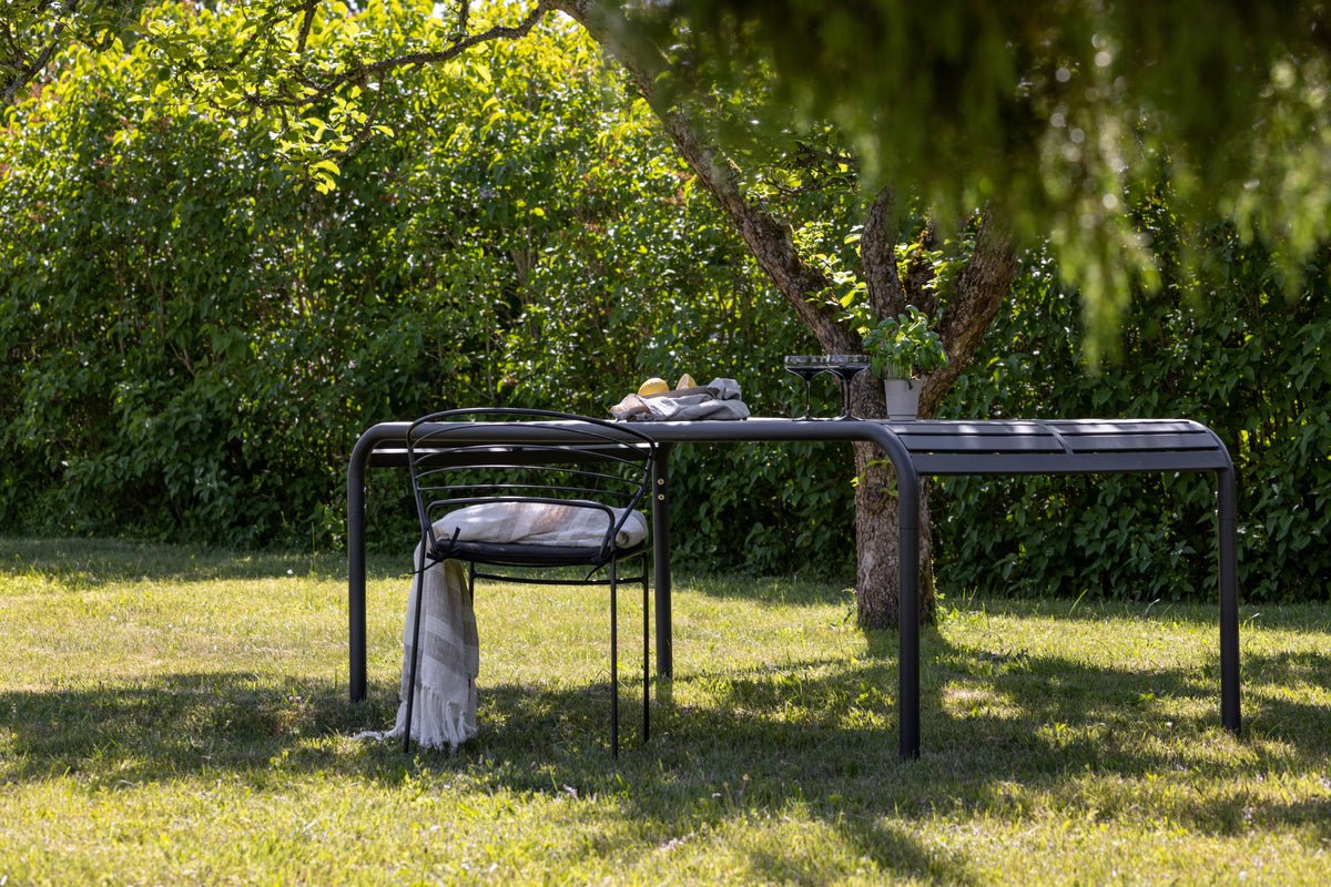 Garden table Melura - light, robust and weather-resistant