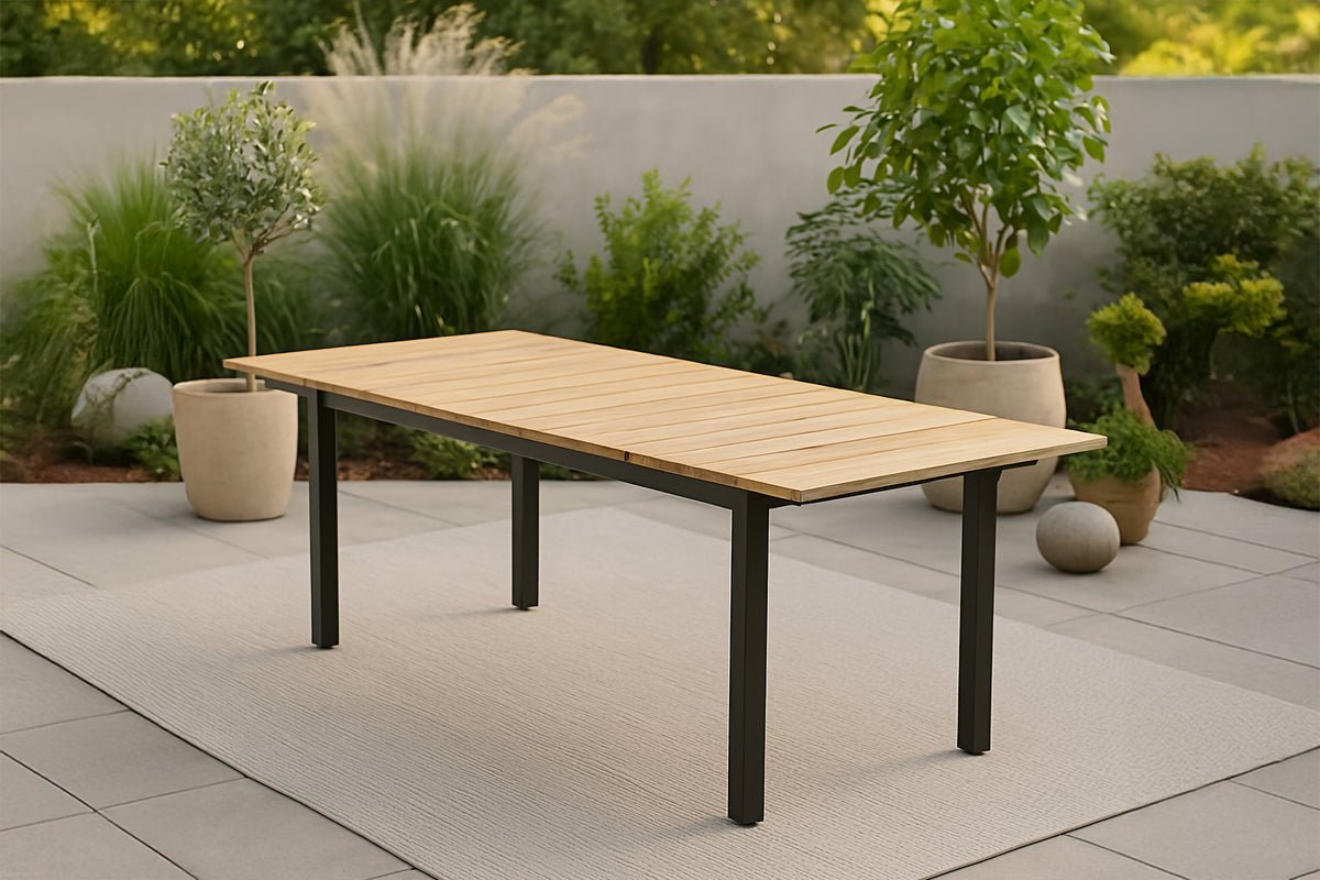 Garden table Caimana - an extendable dining table with a noble teak wood top