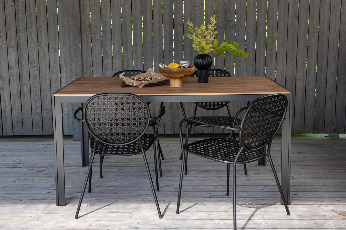 Garden table Tareen - a harmonious combination of naturalness and stability