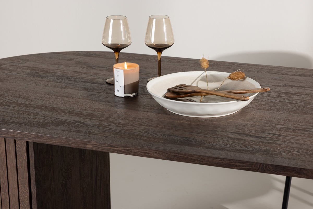 Dining table Maple - combines modern design with durable quality