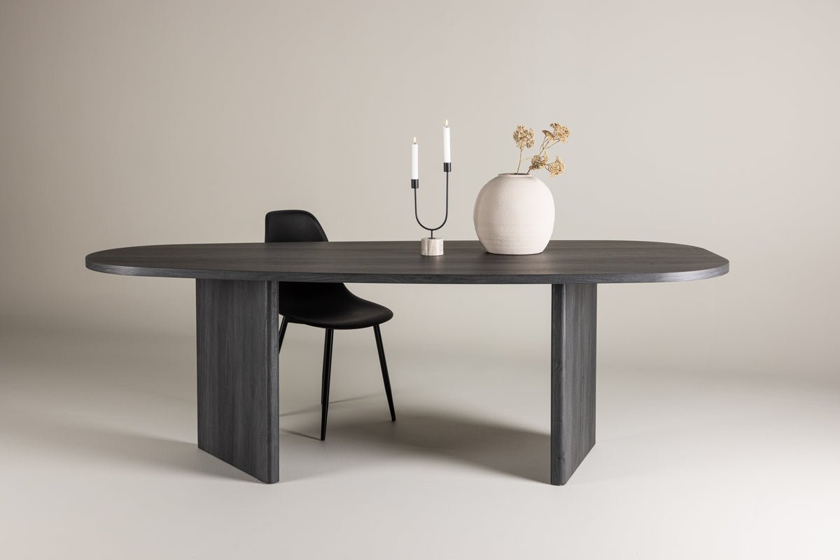 Dining table Oaky - an elegant table in oval shape