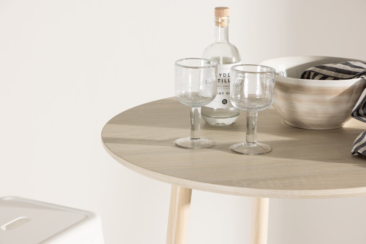 Dining table Solana - elegant and practical