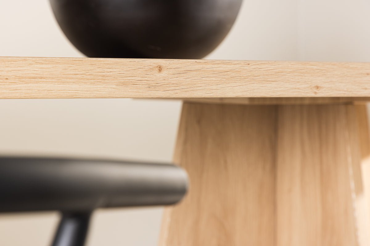 Dining table Zayana - creates an elegant, style-conscious atmosphere