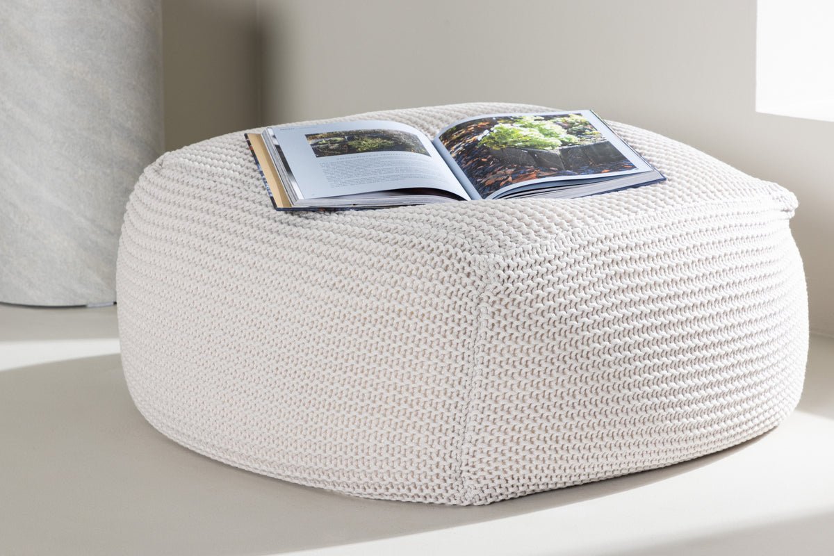 Side stool Nuvio – Round knitted stool in White