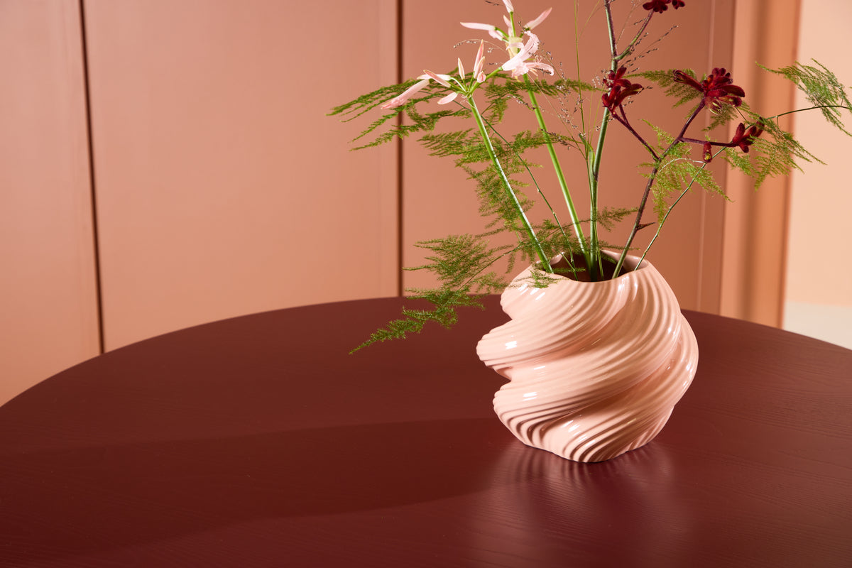 Dining table Arden – Round dining table in burgundy red (Ø 110 cm)