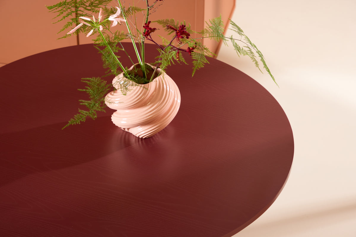 Dining table Arden – Round dining table in burgundy red (Ø 110 cm)